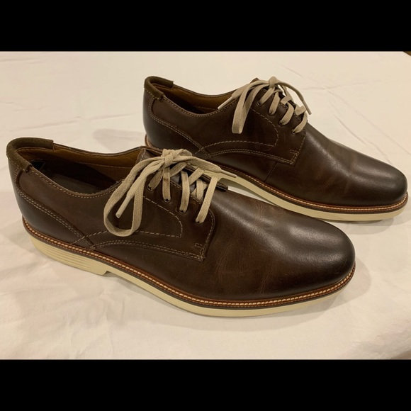 Like new 9.5 Dockers brown leather shoes - Picture 1 of 4